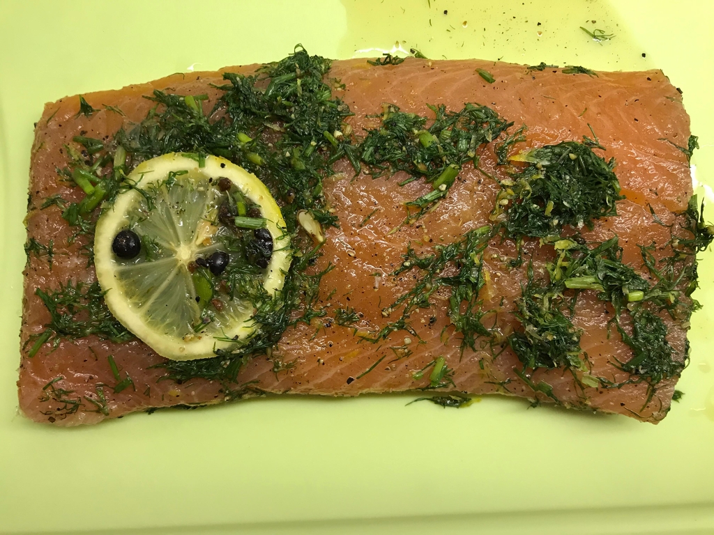Lachs selbst beizen – natürlich mit Gin